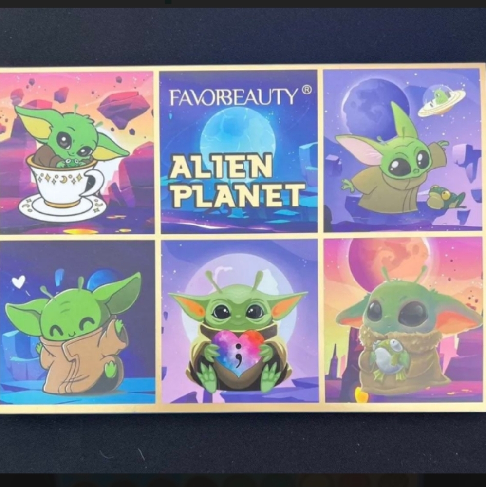 🆕 Alien Planet FavorBeauty Eyeshadow Palette